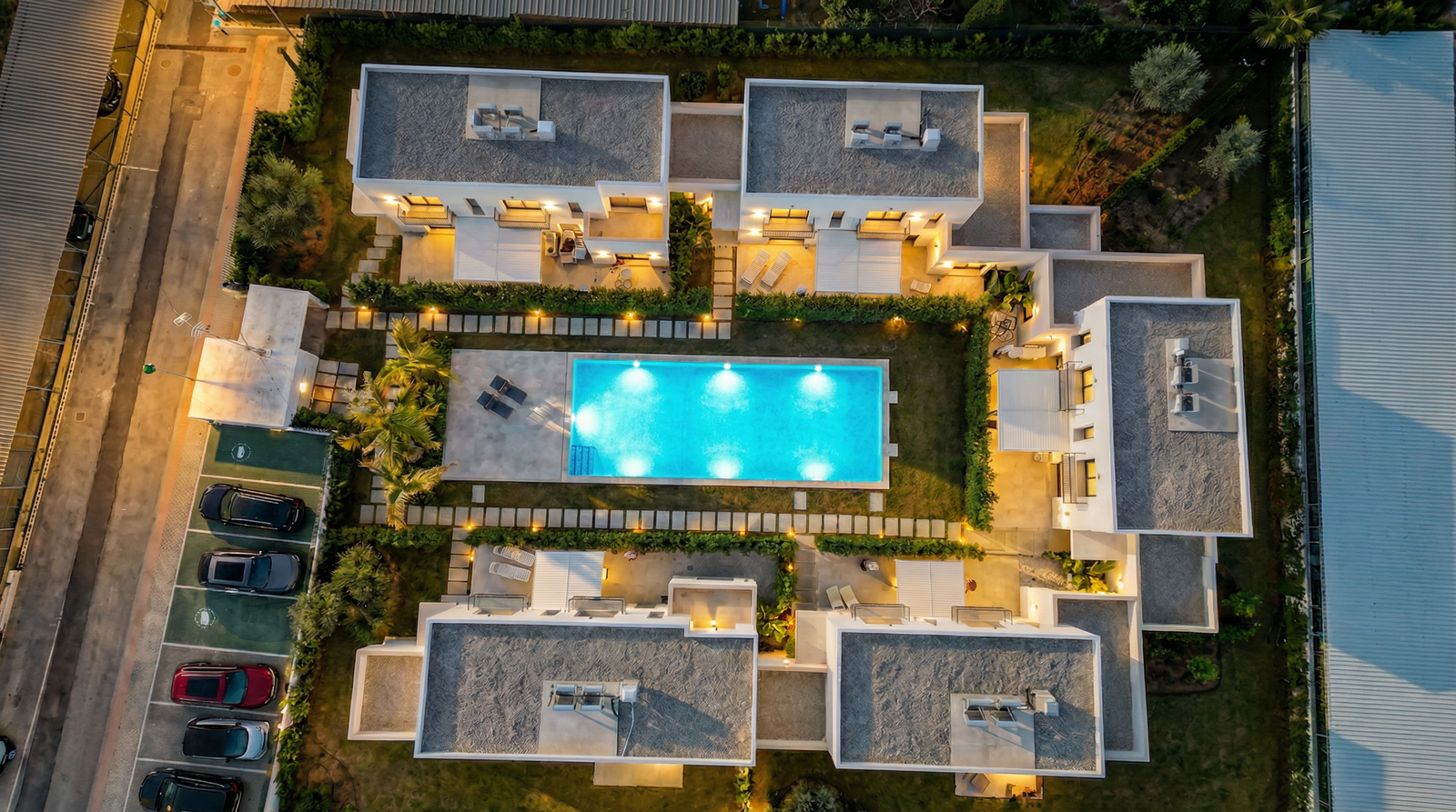Petit Village iluminado de noche — vista aérea